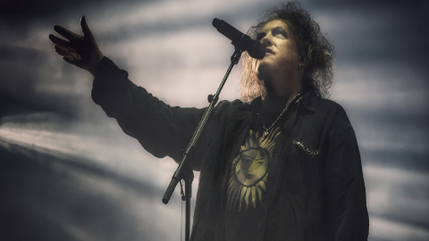 Robert Smith en un concierto de The Cure en 2023, en Buenos Aires.