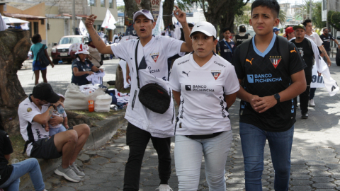 Hinchas de Liga de Quito asisten al partido ante Imbabura el 14 de septiembre de 2024.