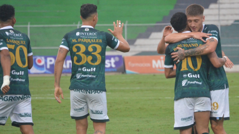 Los jugadores de Orense celebran un gol ante Macará por la Fecha 8 de la segunda etapa de la LigaPro, el 27 de septiembre de 2024.