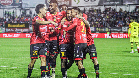 Jugadores de Deportivo Cuenca, durante un partido de LigaPro, el 21 de septiembre de 2024.