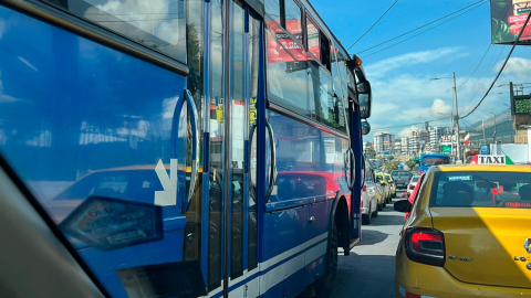 "Tráfico terrible" en Quito: Se registran 250 semáforos apagados en el inicio de este 1 de octubre