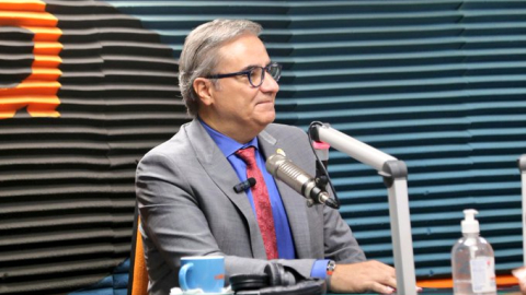 Ministro de Energía, Antonio Gonçalves, en una entrevista en radio Democracia, este 2 de octubre de 2024.