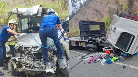 Así quedaron la furgoneta y el camión que chocaron la tarde de este 2 de octubre en la autopista Biblián-Azogues.