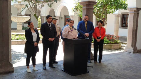 La ministra de Gobierno, Mónica Palencia, durante una rueda de prensa ofrecida el 3 de octubre de 2024 en el Palacio de Carondelet.