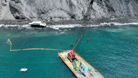 El 4 de octubre de 2024 empezó el retiro de la embarcación 'Estrella de Mar' que encalló en Galápagos.