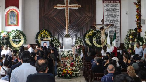 425 / 5.000
Familiares y amigos del alcalde de Chilpancingo, Alejandro Arcos, participan en una misa previa a su funeral en Chilpancingo, estado de Guerrero, México, el 7 de octubre de 2024.