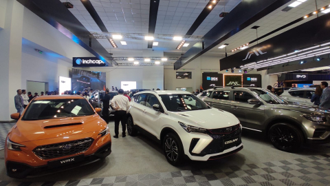 Exhibición de carros en el evento Automundo 2024, celebrado en Quito, entre finales de agosto y principios de septiembre.