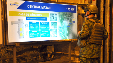 Militares en la Central Hidroeléctrica Mazar, ubicada entre Cañar y Azuay, el 17 de septiembre de 2024.