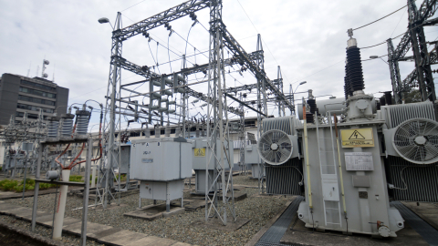 Fotografía de archivo de parte de la infraestructura eléctrica de CentroSur, en Cuenca, en octubre de 2023.