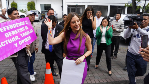 La asambleísta Lucía Jaramillo a su ingreso al TCE para la audiencia este 8 de octubre de 2024.