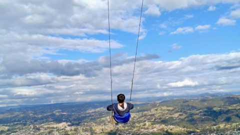 Los columpios y los miradores son parte de los atractivos turísticos para disfrutar en Cuenca el feriado del 9 de octubre de 2024.