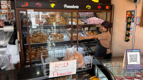 Panadería en Quito durante cortes de luz, 9 de octubre de 2024.