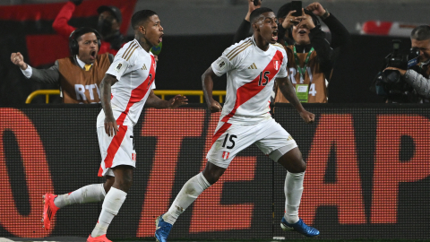 Miguel Araujo festeja el gol de Perú, ante Uruguay, en el estadio Nacional de Lima, por las Eliminatorias al Mundial, el 11 de octubre de 2024.