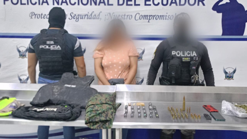 Alias 'La Gorda' fue aprehendida en Durán, en posesion de droga, armas y municiones.