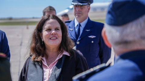 La ministra de Defensa de Chile, Maya Fernández, llega el 13 de octubre de 2024 a Mendoza para la XVI Conferencia de Ministros de Defensa de las Américas.