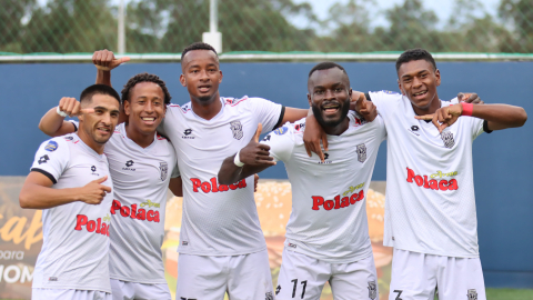 Jugadores de Cuniburo festejan un gol ante Guayaquil City, el 27 de junio de 2024.