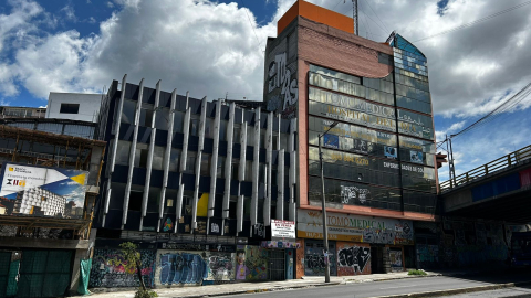 Edificio en el sector de la Asamblea Nacional, restituido a los hermanos Isaías y actualmente en venta.