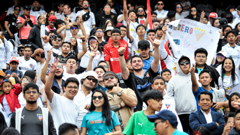 Hinchas de Liga de Quito, durante un partido en el estadio Rodrigo Paz Delgado, el 6 de octubre de 2024.