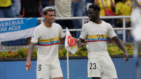 Davinson Sánchez y Richard Ríos celebrando el gol de Colombia ante Chile, 15 de octubre de 2024.