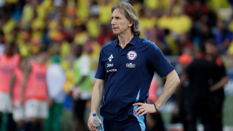 El seleccionador de Chile, Ricardo Gareca, dirigiendo durante la Fecha 10 de las Eliminatorias sudamericanas ante Colombia, el martes 15 de octubre de 2024.