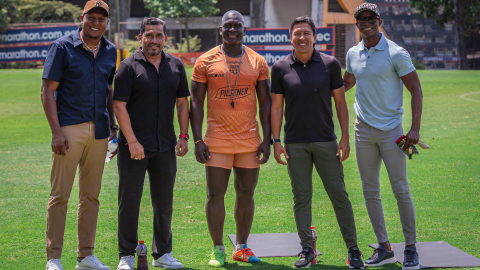 Máximo Banguera, Nicolás Asencio, el entrenador de Barcelona SC, Luis Gómez, técnico de las formativas y Fricson George, el miércoles 15 de octubre en la cancha alterna.