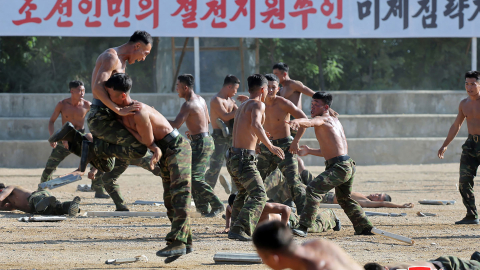 Fotografía publicada el 13 de septiembre de 2024 por los medios oficiales de Corea del Norte en los que se ve a soldados de operaciones especiales de ese país en entrenamientos.