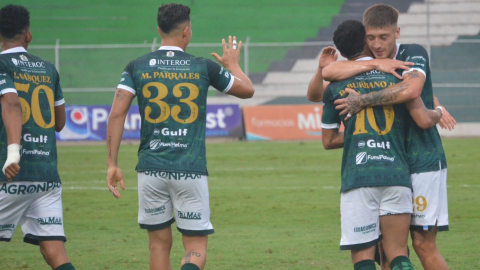 Jugadores de Orense, durante un partido de LigaPro, el 27 de septiembre de 2024.