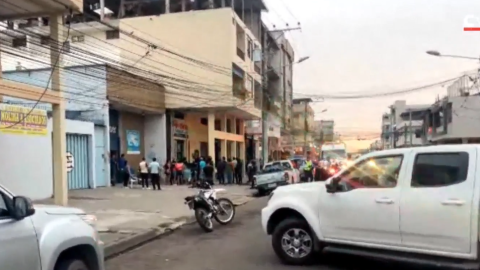 Policía toma procedimiento tras el crimen de un agente de tránsito, en Machala, provincia de El Oro, este 18 de octubre de 2024.