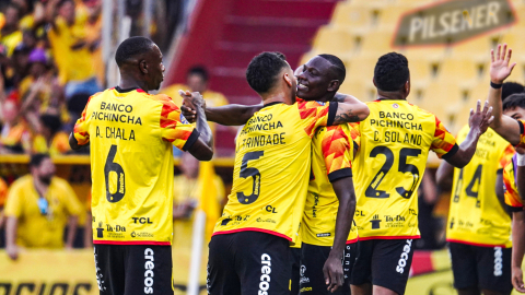 Los jugadores de Barcelona SC festejan en Clásico del Astillero ante Emelec, el 20 de octubre de 2024.