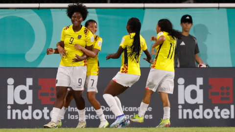 Las jugadoras de Ecuador festejan un gol ante República Dominicana el 16 de octubre en el estadio Cibao, en la Fecha 1 del Mundial Sub 17 femenino.