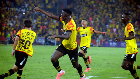 Jugadores de Barcelona SC, durante un partido de la LigaPro, en el estadio Banco Pichincha, el 20 de octubre de 2024.