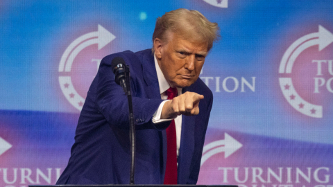 Donald Trump durante un mitin de campaña en el Gas South Arena en Duluth, Georgia, 23 de octubre de 2024.