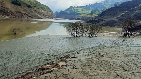 Embalse de Mazar cayó a niveles mínimos en abril de 2024 y volvió a ese estado en septiembre y octubre.