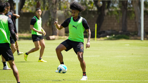 Marco Angulo, durante un entrenamiento con Liga de Quito, el 21 de marzo de 2024.