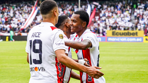 Jugadores de Liga de Quito, durante un partido de LigaPro, el 26 de octubre de 2024.