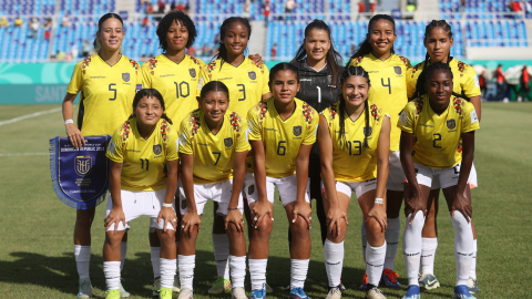 Jugadoras de Ecuador posan este domingo 27 de octubre de 2024, antes de enfrentar a España por los cuartos de final del Mundial femenino Sub 17, en República Dominicana.