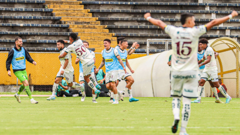 Jugadores de Orense celebrando su gol ante El Nacional, 27 de octubre de 2024.