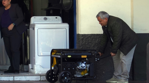 Locales de Cuenca sufren cortes de luz el 16 de octubre de 2024.