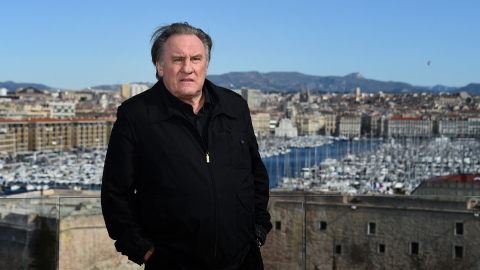 Fotografía de archivo del actor francés Gérard Depardieu, que posa para la serie de Netflix 'Marseille', en febrero de 2018, en el sur de Francia.