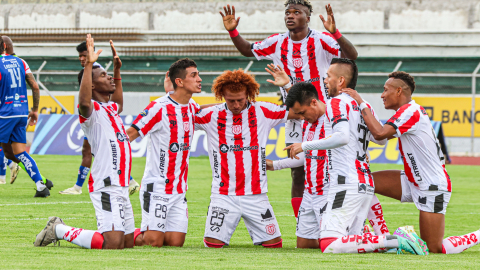 Jugadores de Técnico Universitario festejan en el partido ante Imbabura por la LigaPro, el 28 de octubre de 2024.