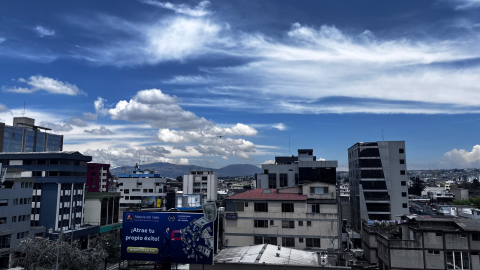 Vista de una mañana soleada en un sector de el norte de Quito, el 29 de octubre de 2024.