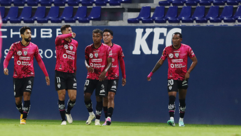 Los jugadores de Independiente del Valle festejan un gol por la Copa Ecuador, el martes 29 de octubre de 2024.