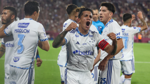 Jugadores de Cruzeiro celebran un gol de Kaio Jorge, el miércoles 30 de octubre, en la semifinal de vuelta de la Copa Sudamericana ante Lanús.