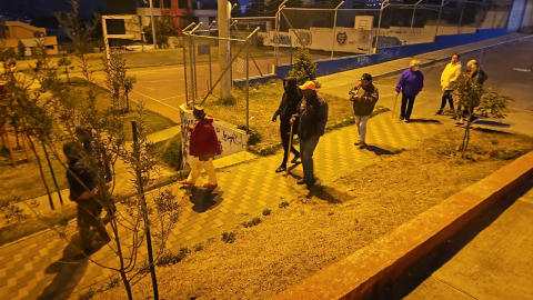 Moradores del barrio Sierra Hermosa, en una de las rondas de seguridad, el 23 de octubre de 2024.