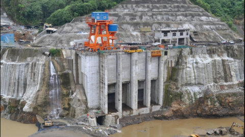 Embalse compensador de la central Coca Codo Sinclair.