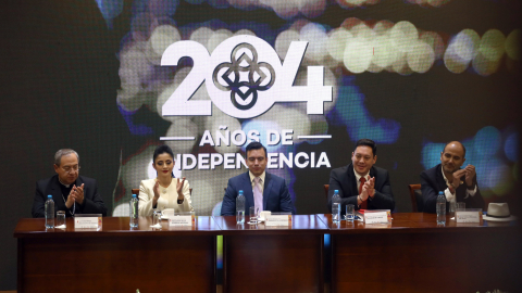 En el Salón de la Ciudad se desarrollo la sesión solemne por los 204 años de Indepenceia de Cuenca,el presidente de la republica Daniel Noboa junto al alcalde de Cuenca y autoridaes de la ciudad asistierón al acto solemne.