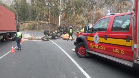 Dos muertos por accidente de tránsito en la avenida Simón Bolívar en Quito este 4 de noviembre