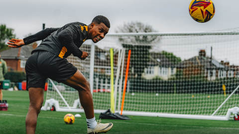 Óscar Zambrano, durante un entrenamiento con el Hull City, el 31 de octubre de 2024.