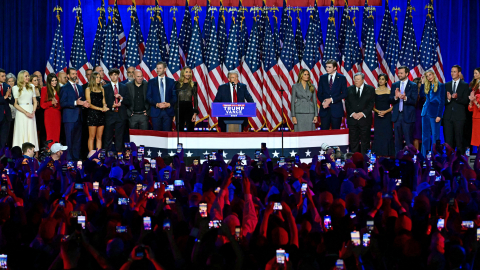 El presidente electo de Estados Unidos, el republicano Donald Trump, en un discurso en Pal Beach, Florida, en la madrugada del 6 de noviembre de 2024.