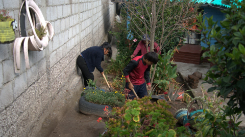 Minga proyecto Ayllu en la escuela Azuay